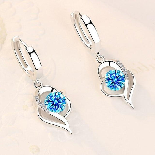 The 925 Sterling Silver and Zirconia Inlaid Floral Earrings feature sparkling stones in a floral design, blending elegance and quality—perfect for adding charm to your jewelry collection.